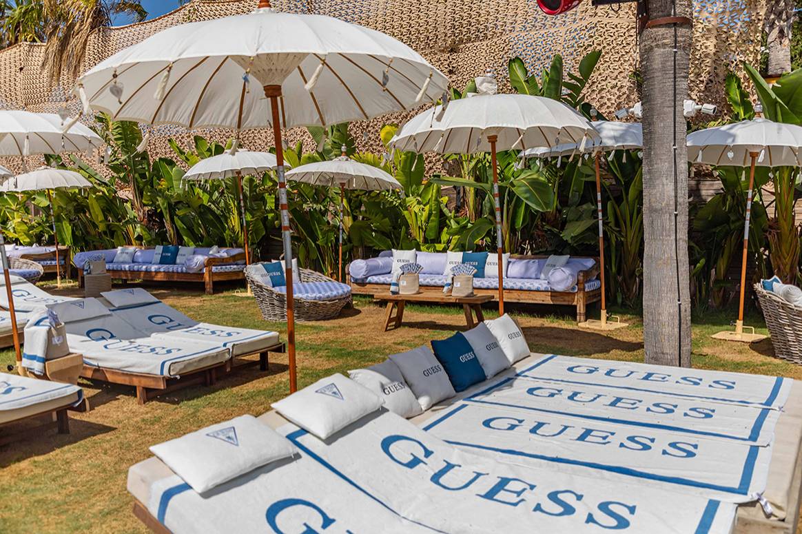 Beach Club de Guess en el Yuzu Club de Çeşme, Turquía.