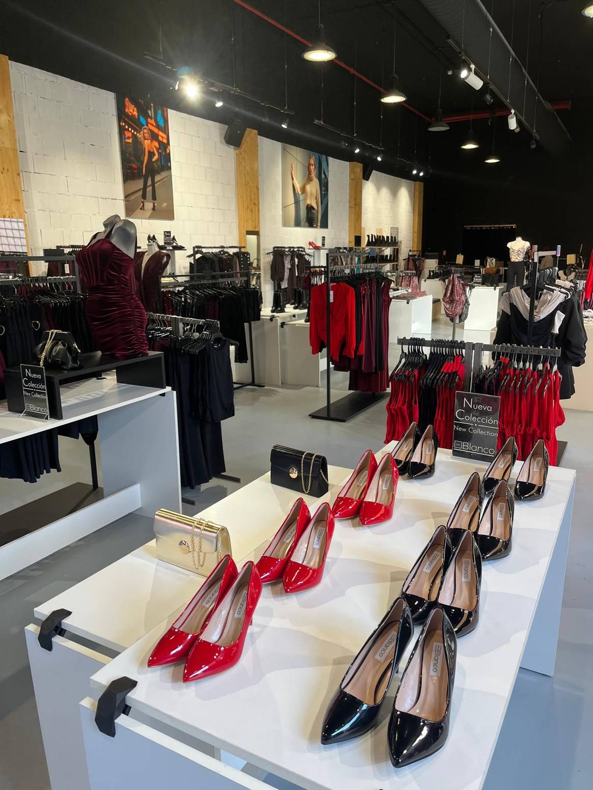 Tienda de “New Blanco” en el centro comercial La Torre Outlet Zaragoza, Zaragoza (España).