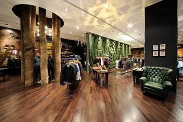 Sycamore se lanza a la compra de Ted Baker