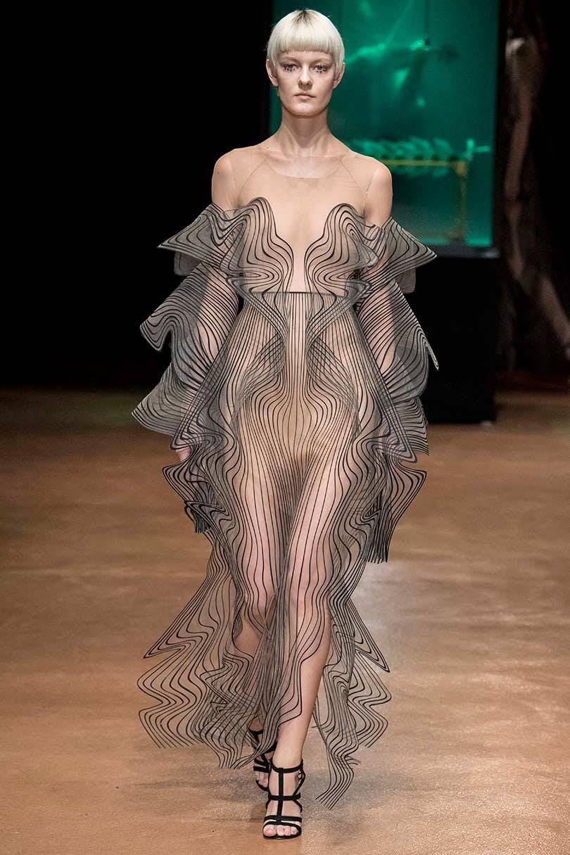 Look: Iris Van Herpen, the profound couturist shows her AW17 couture collection