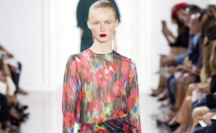Volantes y hombros desnudos, primeras tendencias en Fashion Week de Nueva York