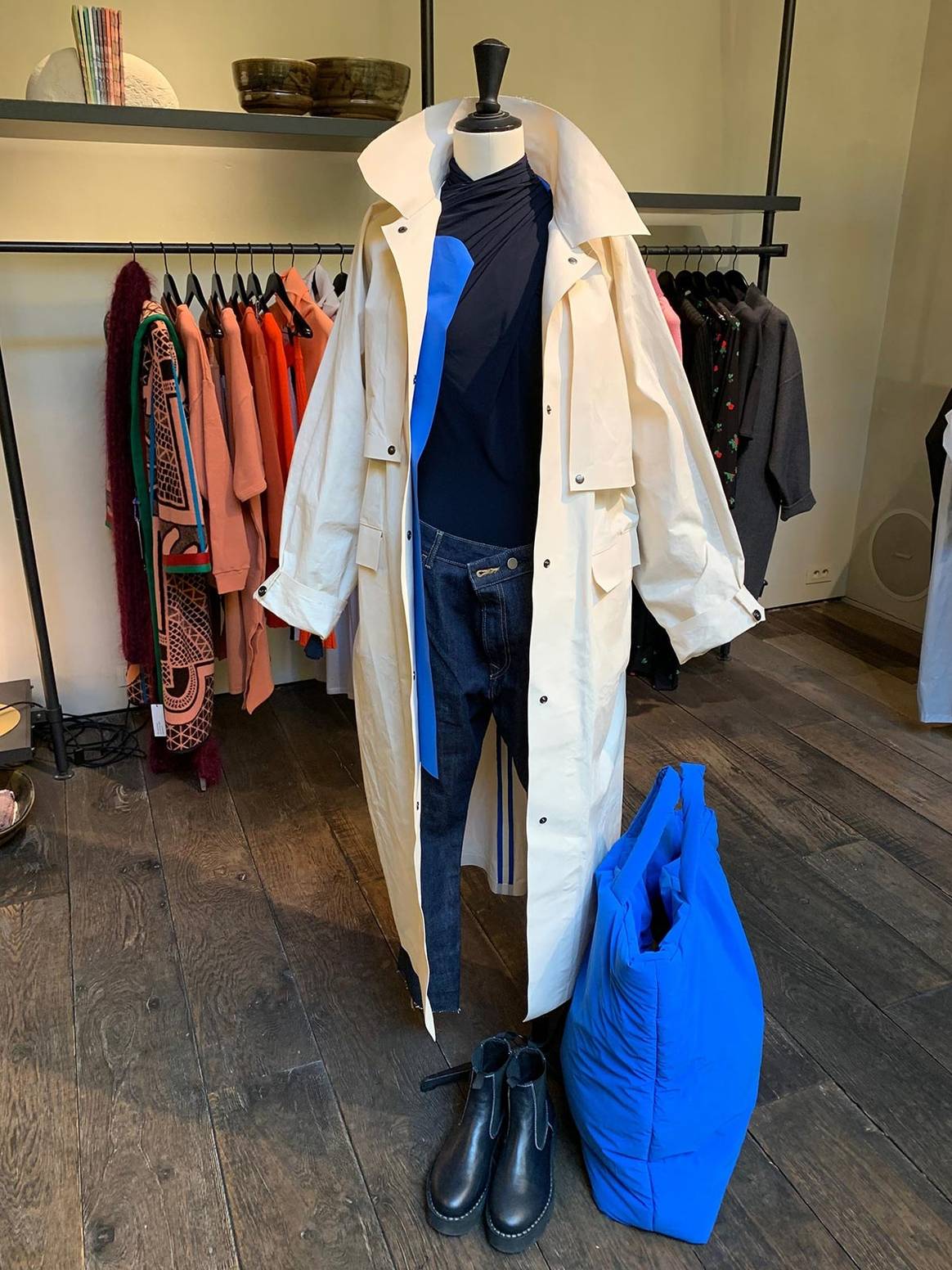 Antwerpse concept store Graanmarkt 13 maakt nu ook tassen