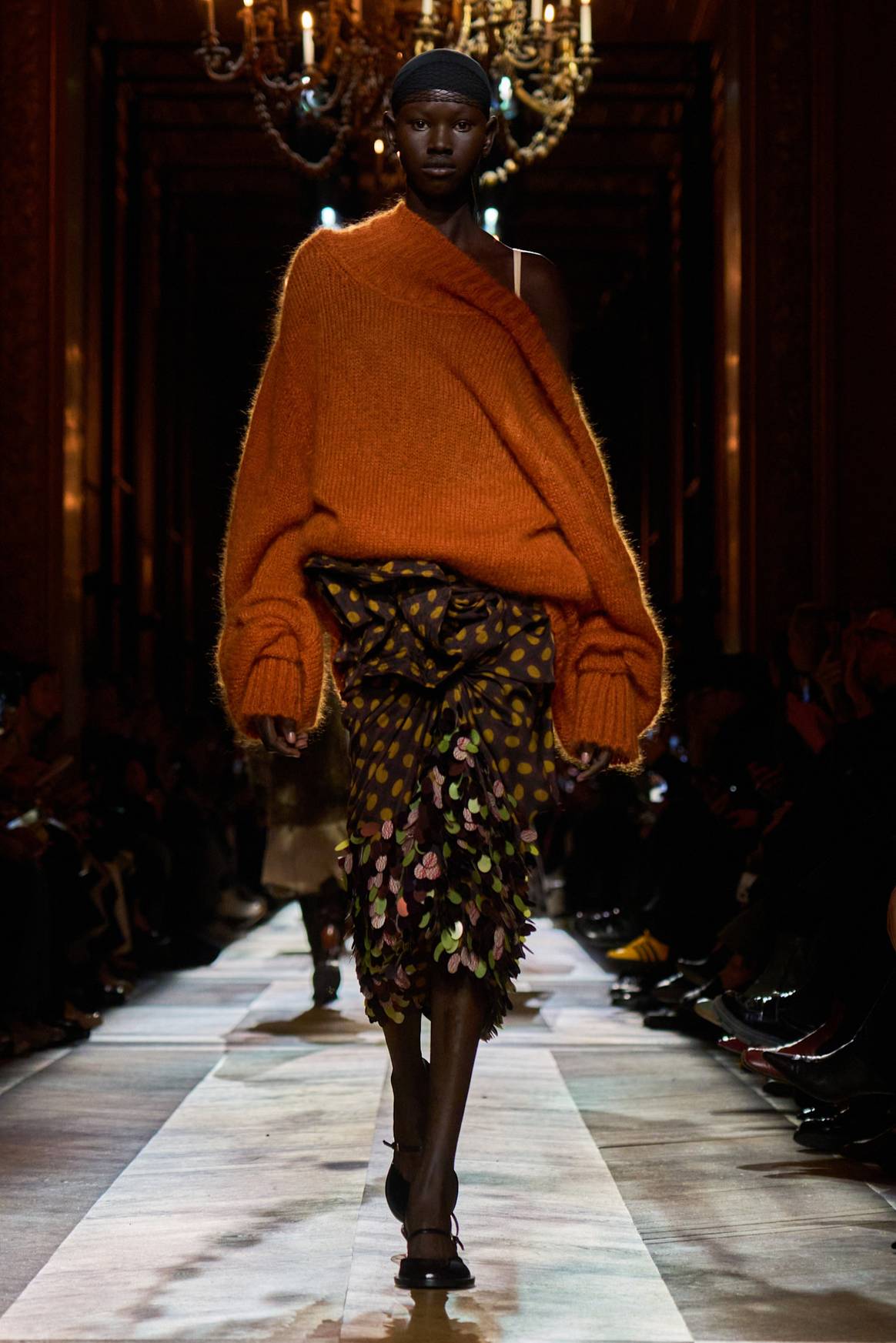 De ballerina-truien tijdens Dries van Noten FW25.