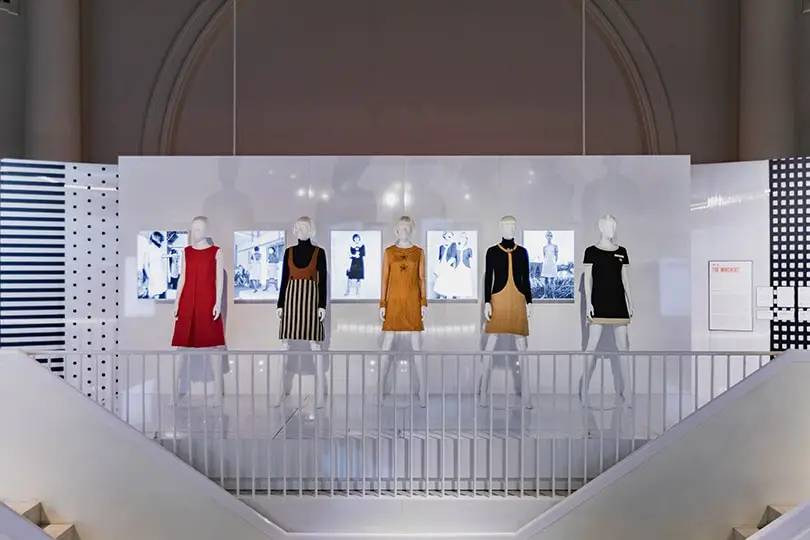 Foto dell'esposizione del V&A museum dedicata a Mary Quant nel 2019. Courtesy of V&A