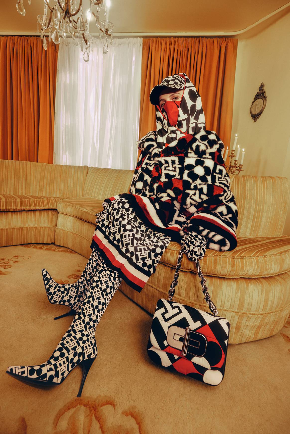 Photo Credits: Tommy x Richard Quinn, colección cápsula para la temporada Otoño/Invierno de 2022/2023 FW22. Fotografía de cortesía.