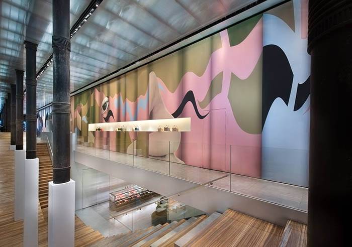 Prada opent minder winkels en zet in op e-commerce