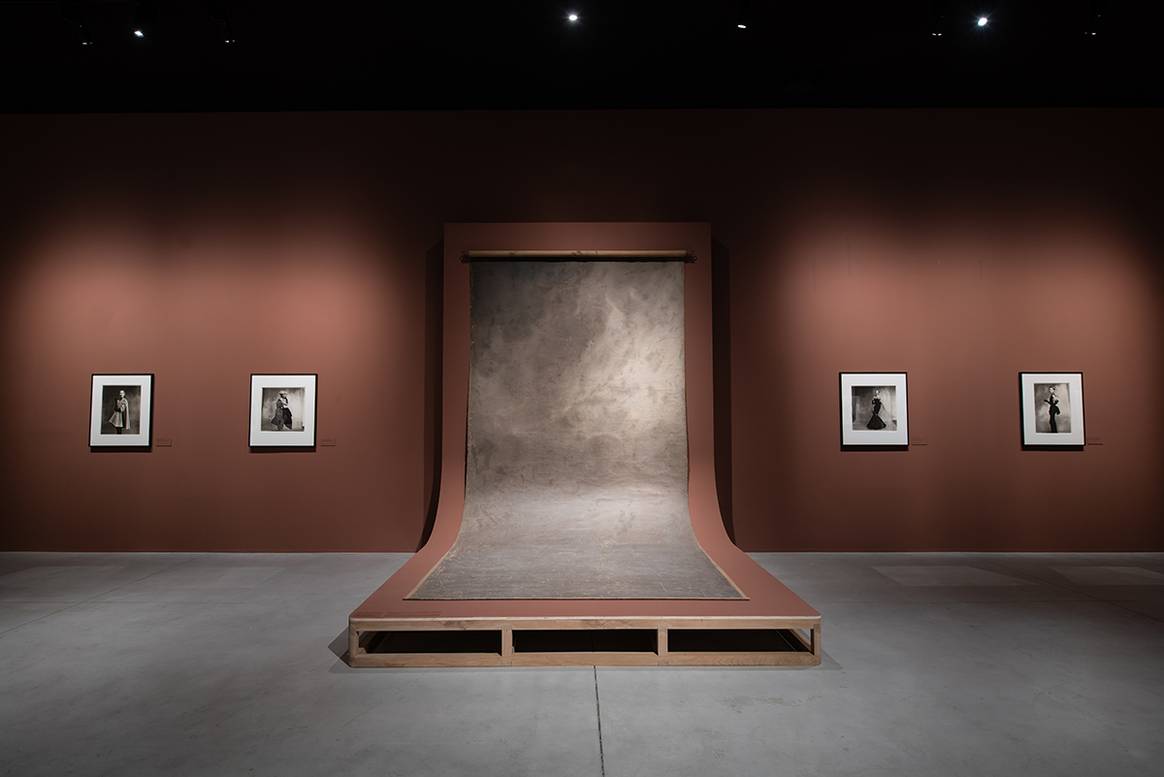 Exposición “Irving Penn: Centennial”, del 23 de noviembre de 2024 al 1 de mayo de 2025 en el Centro MOP del Muelle de Batería de La Coruña, Galicia (España).