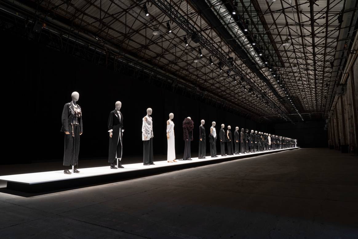Het Ann Demeulemeester retrospectief tijdens Pitti Uomo.
Beeld via Ann Demeulemeester
