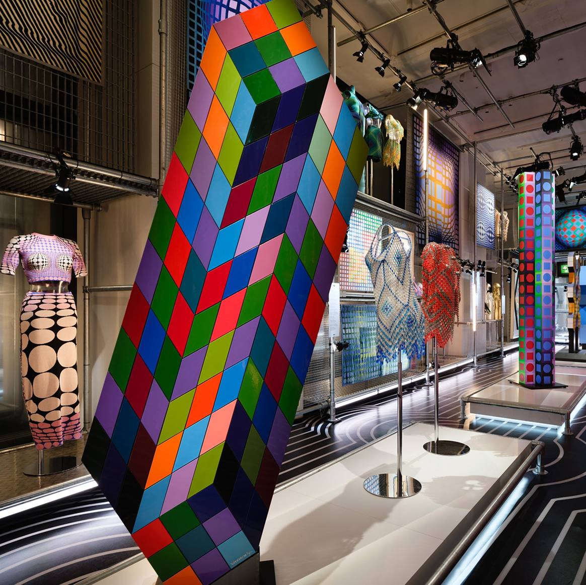 Photo Credits: Universe, nuevo córner en Selfridges dedicado al Op-Art y al artista Victor Vasarely.