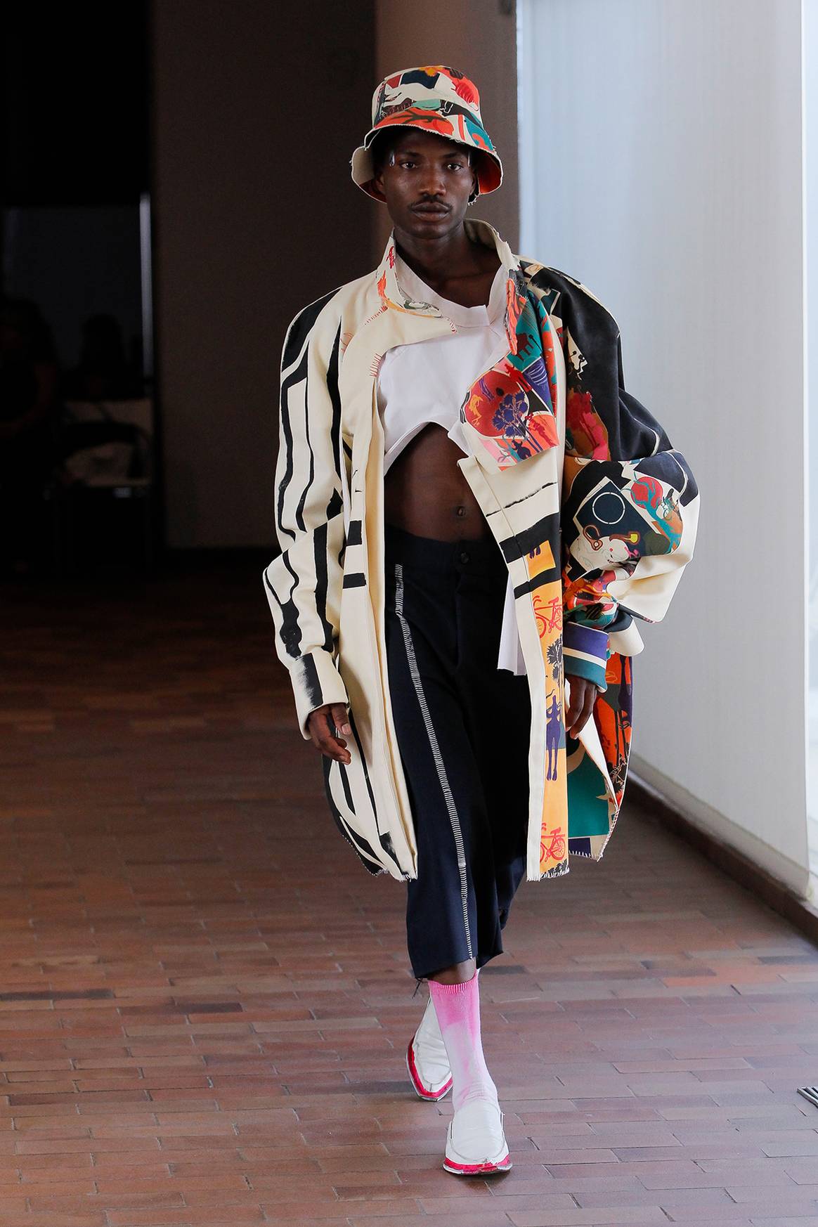 Photo Credits: Frolensia Hitilasha, colección final de Grado en “Fashioners of the world”.