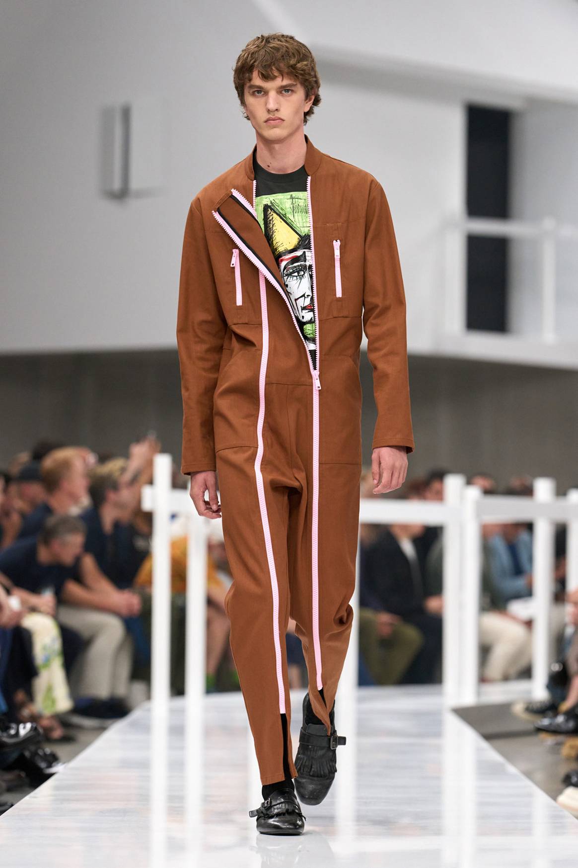 Prada, colección “Closer” de moda-hombre, para la temporada Primavera/Verano 2025.