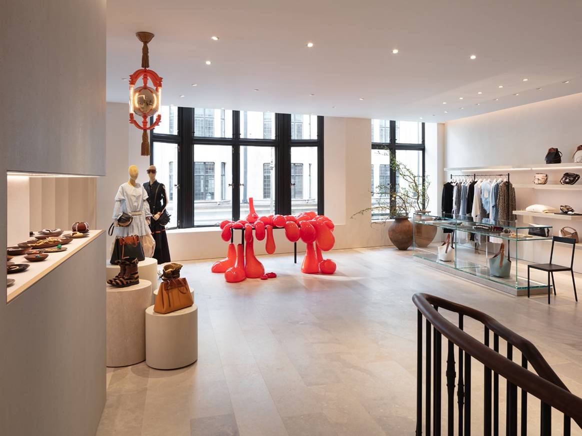 Loewe inaugura flagship en Londres