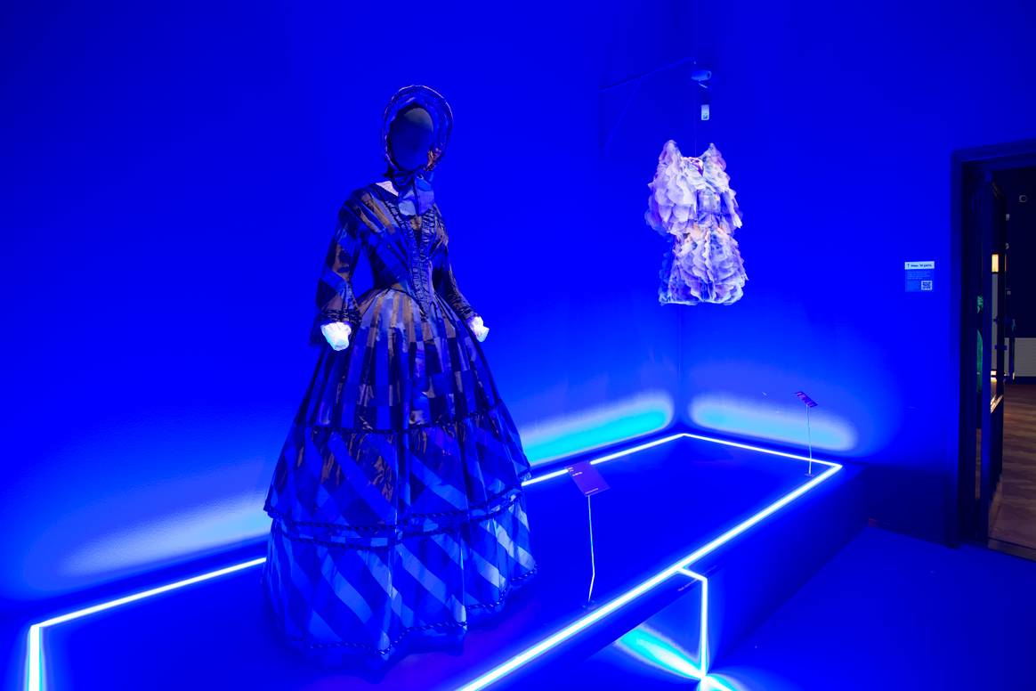 Kleurexplosie in Kunstmuseum Den Haag: hoopvolle mode in sombere tijden