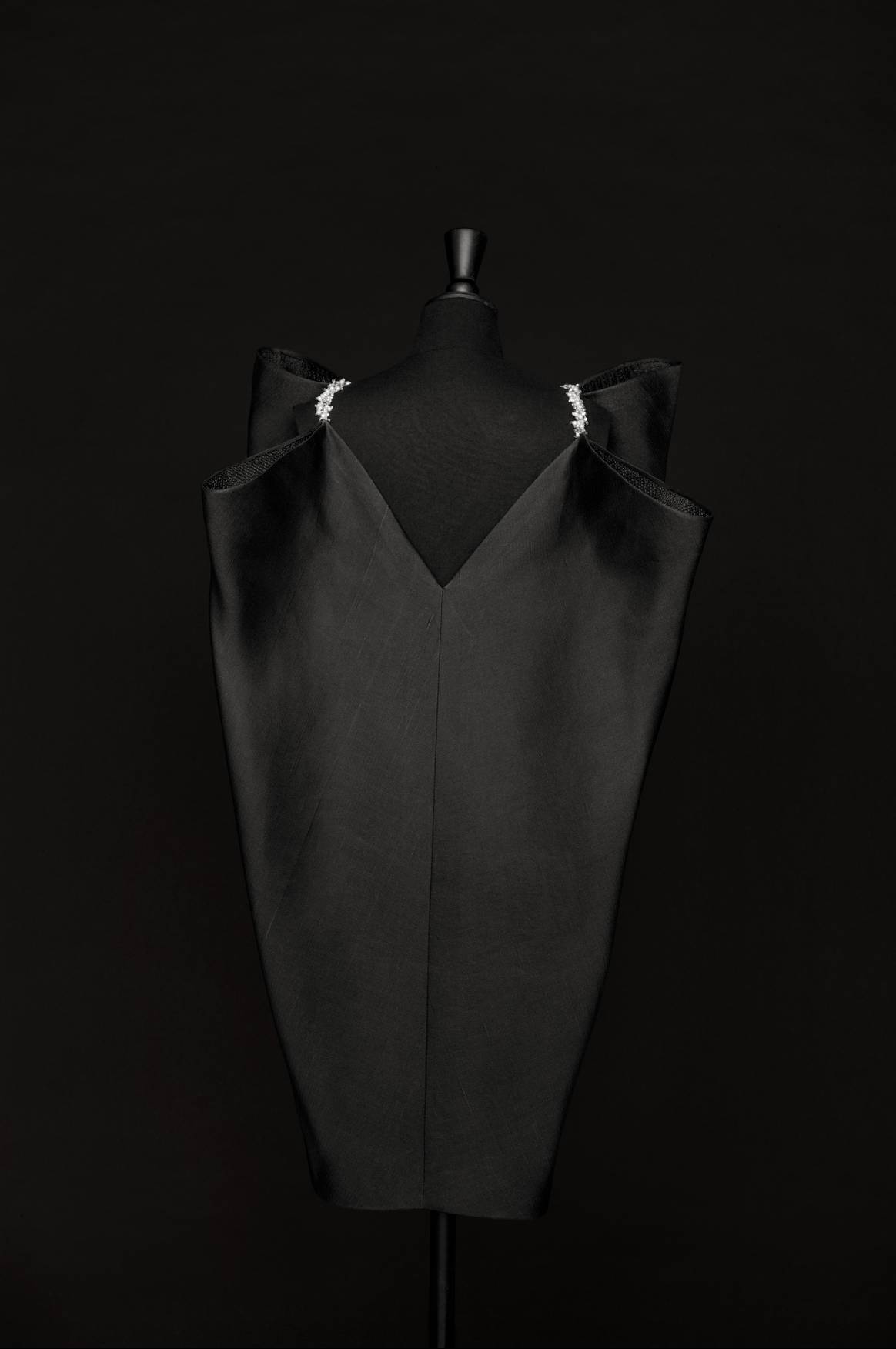 Cristóbal Balenciaga, jurk in marquisette, winter 1967, Palais Galliera © Pierre Even