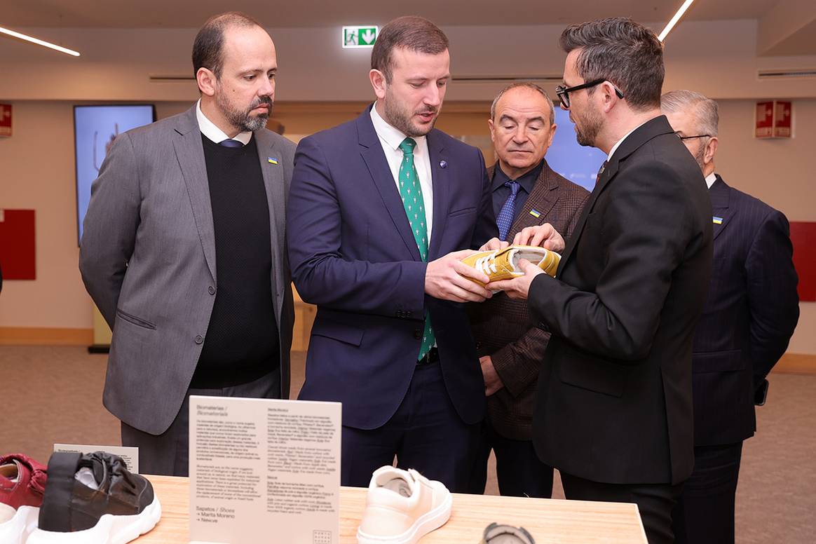 Photo Credits: Virginijus Sinkevicius, comisario europeo de Medio Ambiente, Pesca y Océanos, durante el acto celebrado en Oporto el 24 de febrero para la formalización de la firma del “Portuguese Shoes Green Pact”. Fotografía de cortesía.