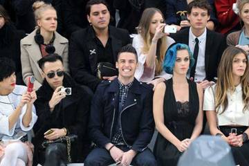 Fashion's paradox: Who should be seated front row?