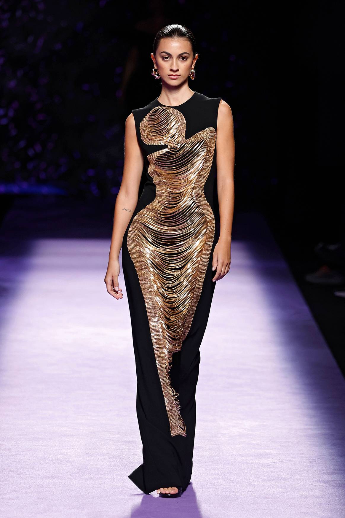 Isabel Sanchis, desfile de presentación durante la 80ª edición de MBFW Madrid de septiembre de 2024.