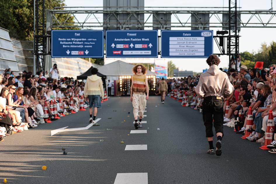 Amsterdam-Fashion-Week-schreibt-Geschichte-mit-Couture-auf-der-Autobahn