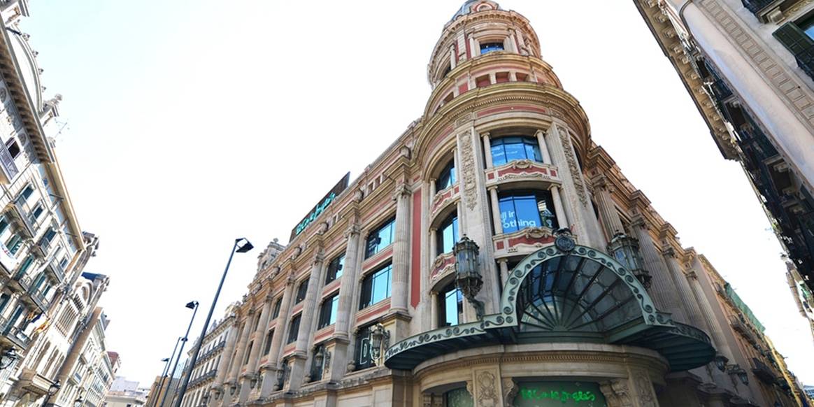 Photo Credits: Centro comercial de El Corte Inglés en la Avda. del Portal de l'Àngel, 19-21, Barcelona. El Corte Inglés, fotografía de archivo.