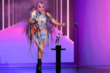 Kijken: Lady Gaga draagt Iris van Herpen tijdens de VMA’s