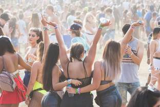 Podcast: Hablemos de la crisis de moda en Coachella (Elle Mexico)