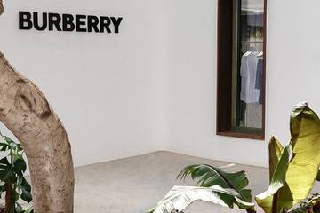 Burberry sbarca a Mykonos, presso il Nammos Village