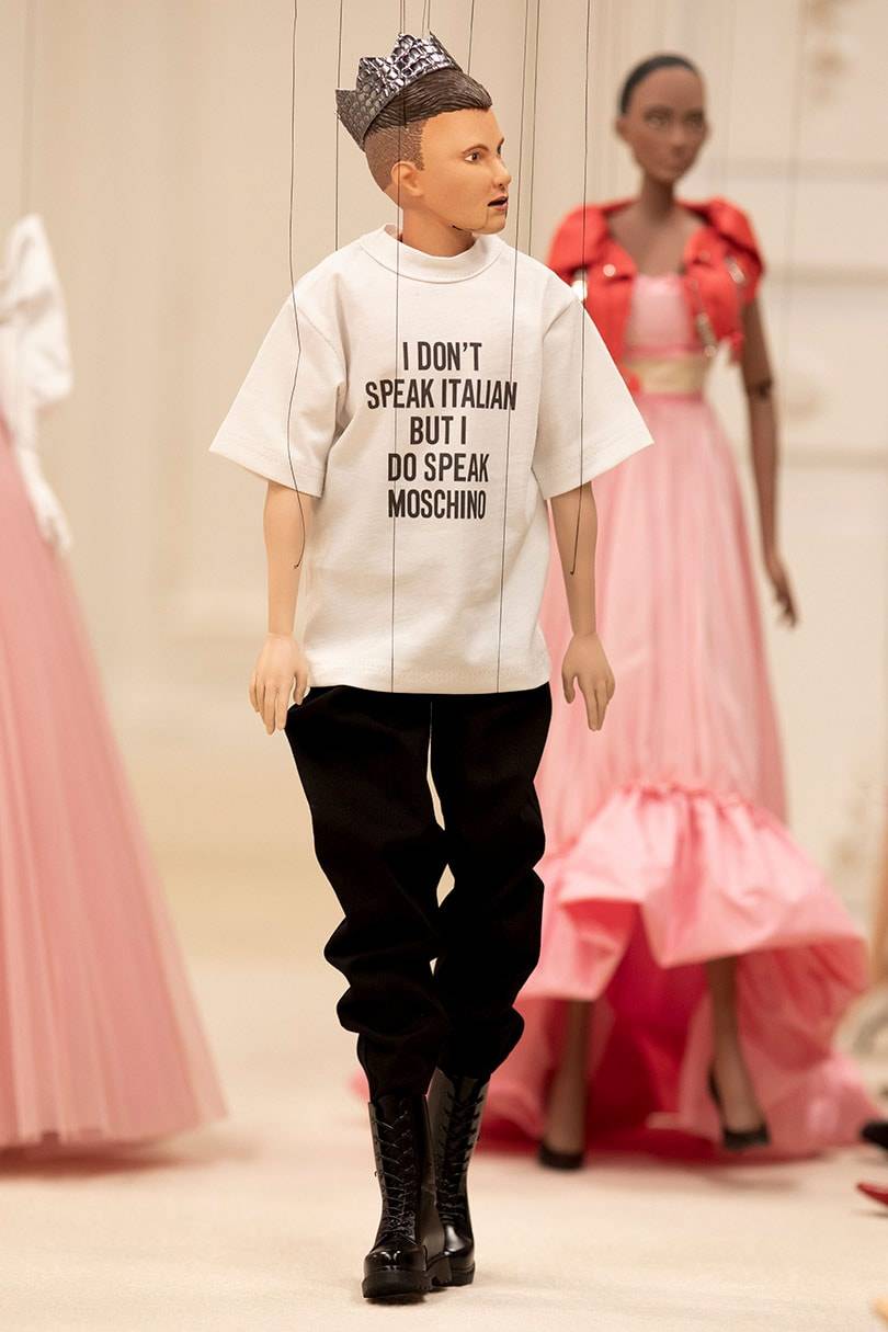 Bijzonder: Moschino maakt poppenshow voor presentatie SS21