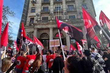 Los trabajadores de H&M arrancan nueva semana de concentraciones tras superar los 80 días de huelga