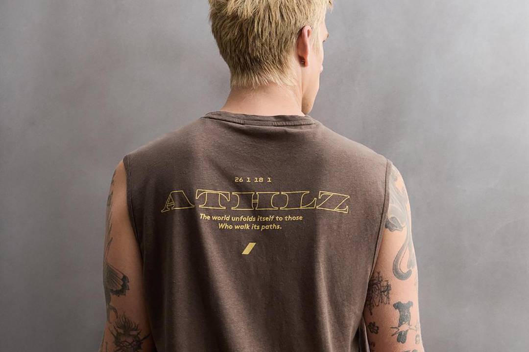 Camiseta de la línea “Zara Athleticz” de Zara con el sello de la marca “26 1 18 1”.