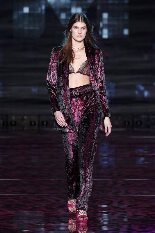 Lola Casademunt by Maite colección FW22 "Night Fever". Imágenes por cortesía de Ifema Madrid.