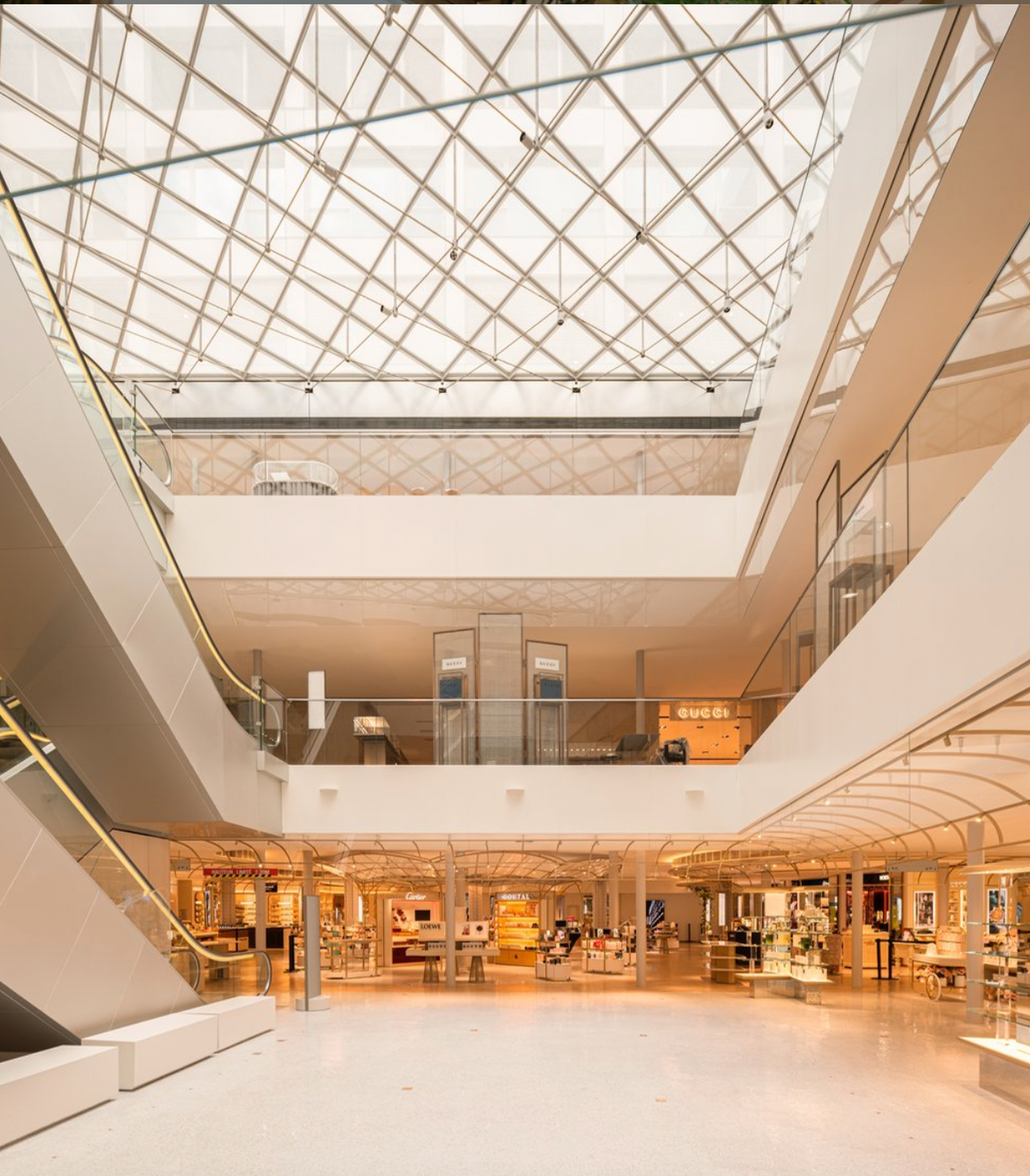 La Samaritaine abrite le plus grand espace beauté d'Europe continentale.