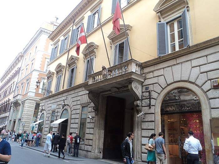 Quanto devono vendere Adidas, Chanel e Moncler nelle vie più care dello shopping