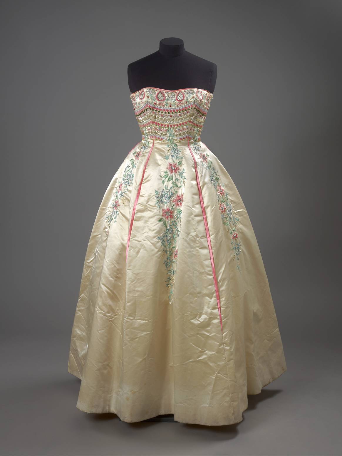 Image: Museum of London; Rahvis evening gown (1952)