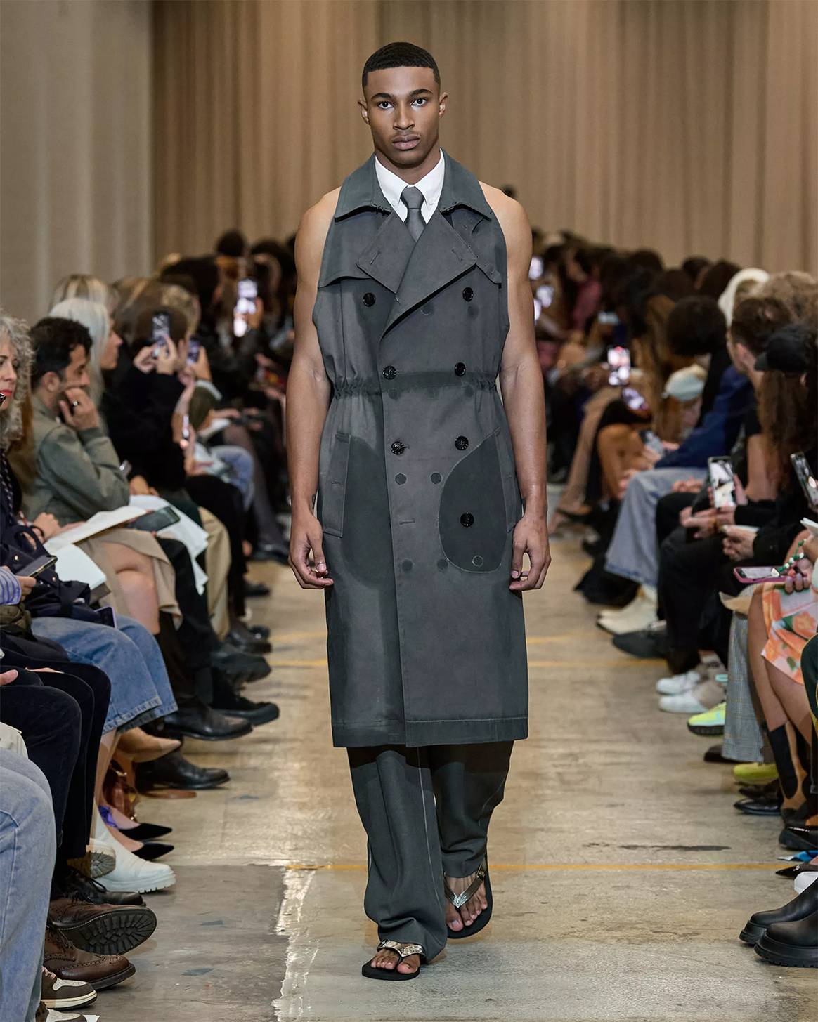 Photo Credits: Burberry, colección para la temporada Primavera/Verano 2023 SS23, última colección diseñada por Riccardo Tisci como director creativo. Burberry, página oficial.