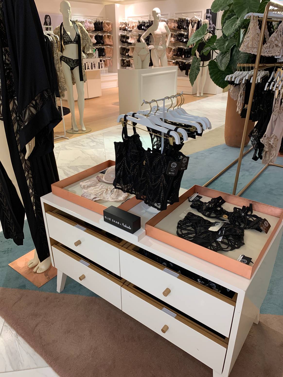 Le pop-up store Elie Saab x Aubade au Printemps Haussmann.