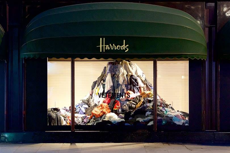 En imágenes: Vetements x Harrods