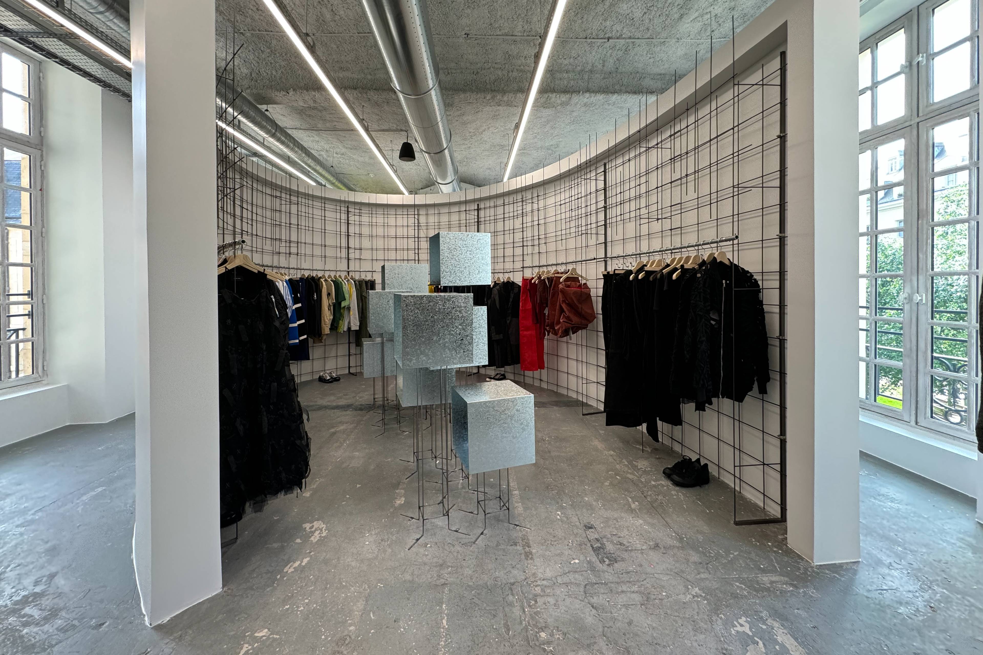 コムデギャルソン【ポスターとパンフ】DOVER STREET MARKET パリ パリ MARKET コムデギャルソン【ポスターとパンフ】DOVER STREET