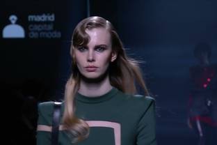 Vídeo: Roberto Diz se deja inspirar por el cine negro de los 50 en Hollywood para su propuesta FW22 (MBFWMadrid)