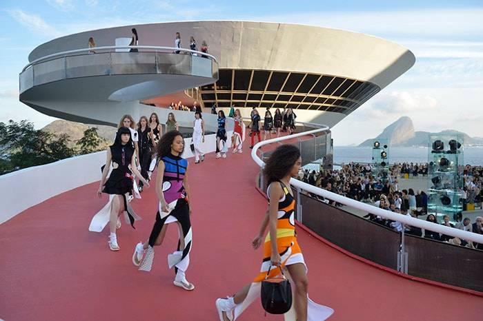 Foto: la cruise collection di Louis Vuitton sfila a Rio