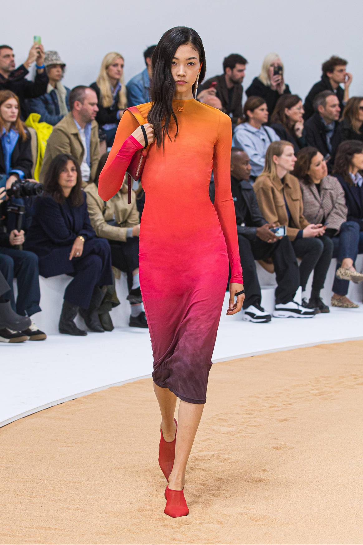 Imagen: Courreges SS23 via Catwalkpictures.com