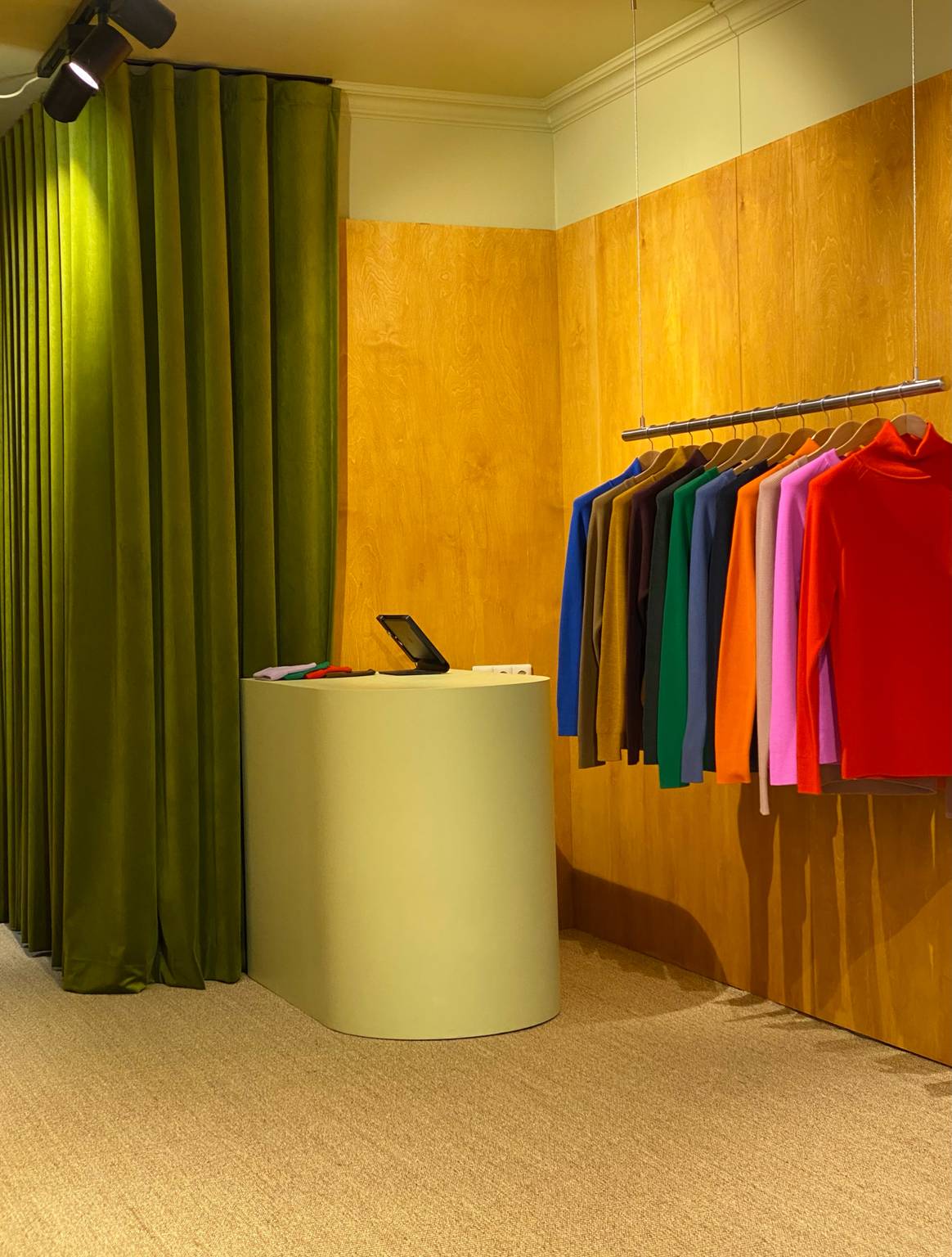 Slow-Fashion-Marke Teym. Geschäft in AmsterdamBild:Teym /
        Maxime Cartens