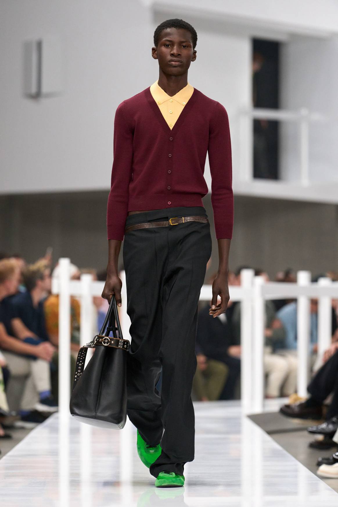 Prada, colección “Closer” de moda-hombre, para la temporada Primavera/Verano 2025.