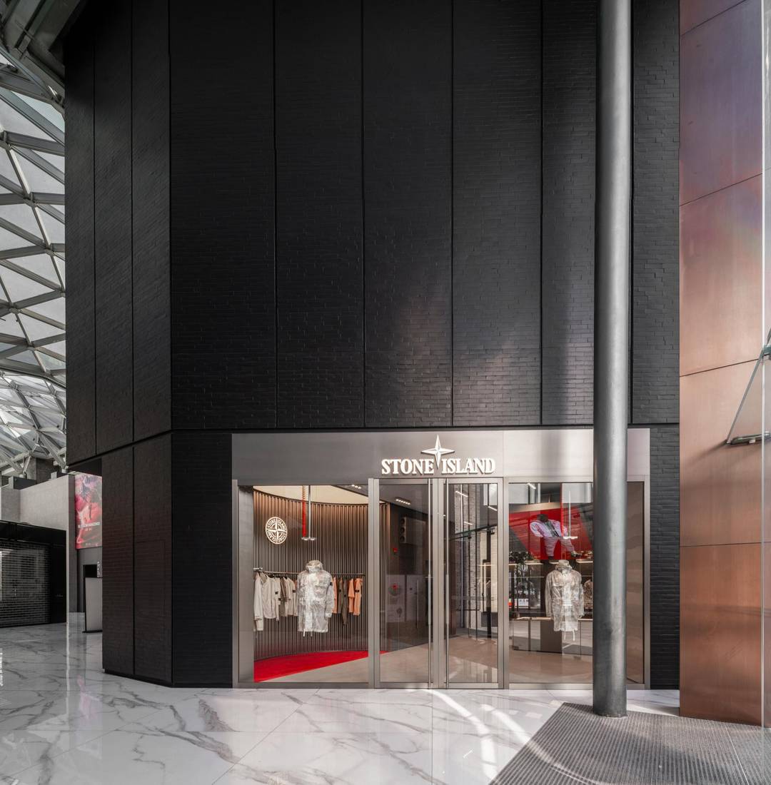 L'esterno del nuovo negozio