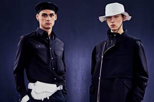 In beeld: de capsulecollectie van Dior x Sacai