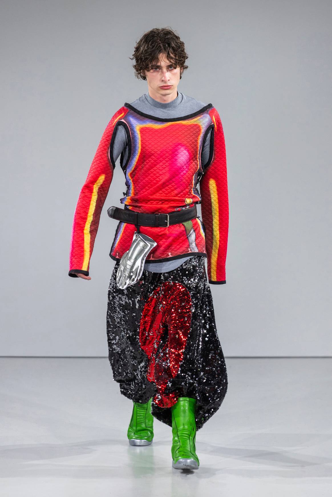 University of Applied Arts Vienna Modeklasse 2024 show, a look by second-year student Liam Noel Pfefferkorn.