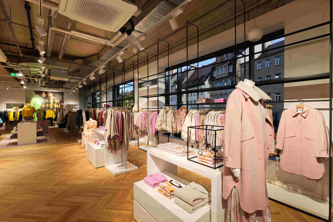 Premium-Bereich für Damenmode im Wöhrl-Nürnberg. Foto: Wöhrl