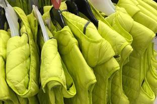 Gilets jaunes: l’appel du gouvernement à consommer à l’occasion des soldes 