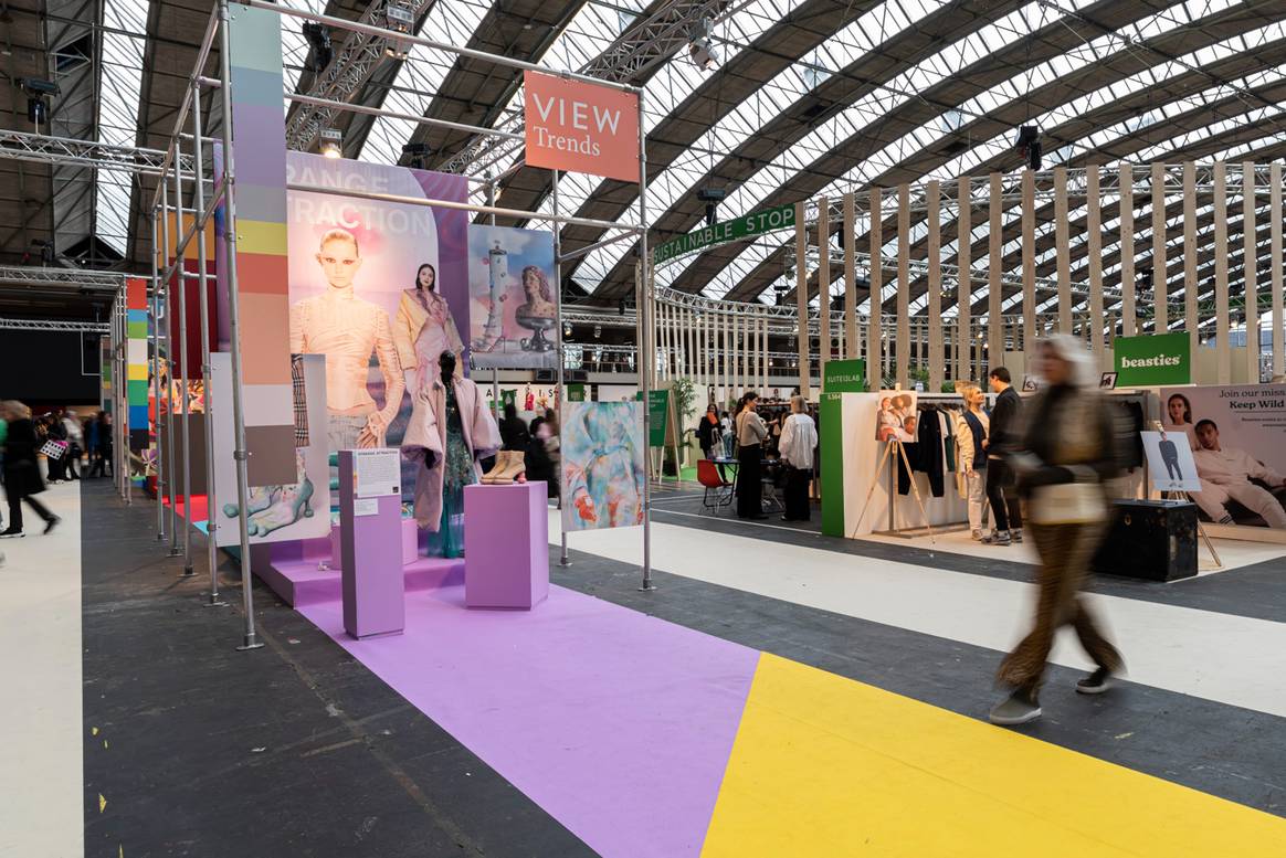 Een van de trend-installaties tijdens Modefabriek. Beeld door Aygin Kolaei voor FashionUnited.