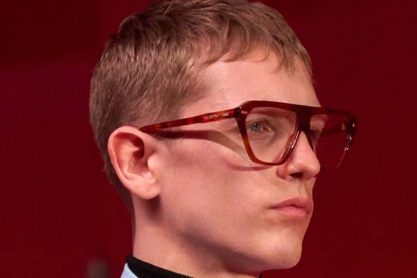 Kering svilupperà gli occhiali a marchio Valentino