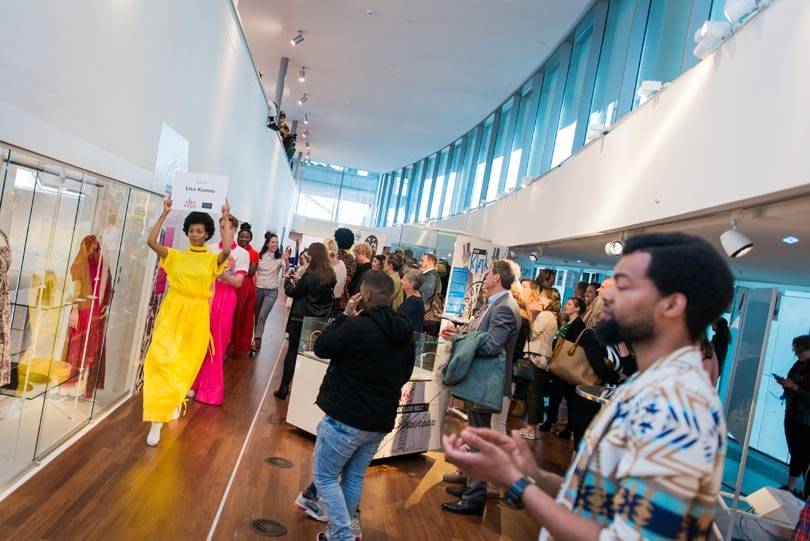 Modemuze@OBA: innovatieve modetentoonstelling in de Amsterdamse bieb